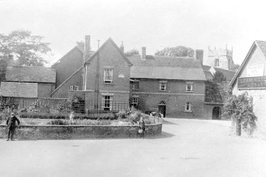 Wellesbourne.  King's Head Hotel