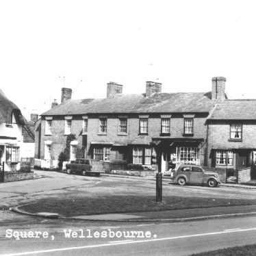Wellesbourne.  Chestnut Square
