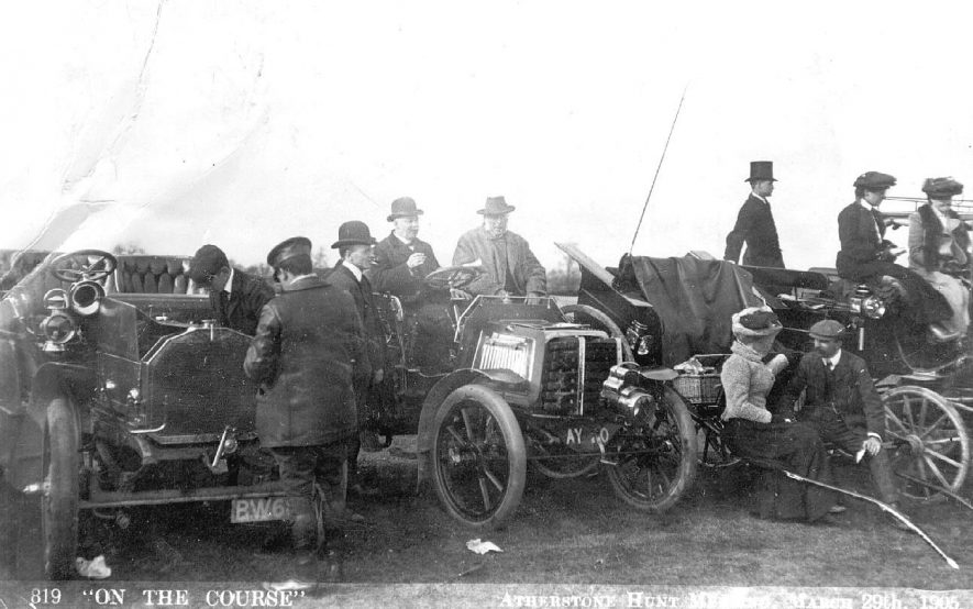 Gathering of cars and carriages at the Atherstone Hunt meeting.  March 29th 1905 |  IMAGE LOCATION: (Warwickshire County Record Office)