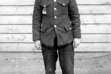 Royal Warwickshire Regiment P.O.W. minder.