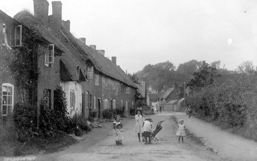 A village street in Willoughby.  1910s |  IMAGE LOCATION: (Warwickshire County Record Office)