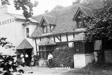 Wixford.  Fish Hotel