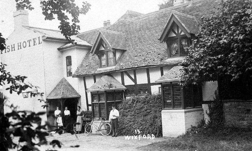 The Fish Hotel,  Wixford.  1910s |  IMAGE LOCATION: (Warwickshire County Record Office)