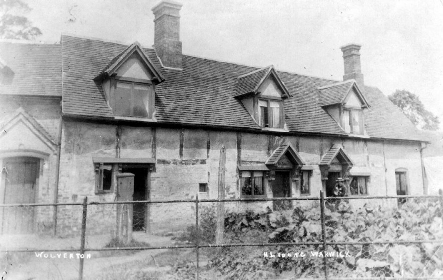 Cottages in Wolverton.  1900s |  IMAGE LOCATION: (Warwickshire County Record Office)