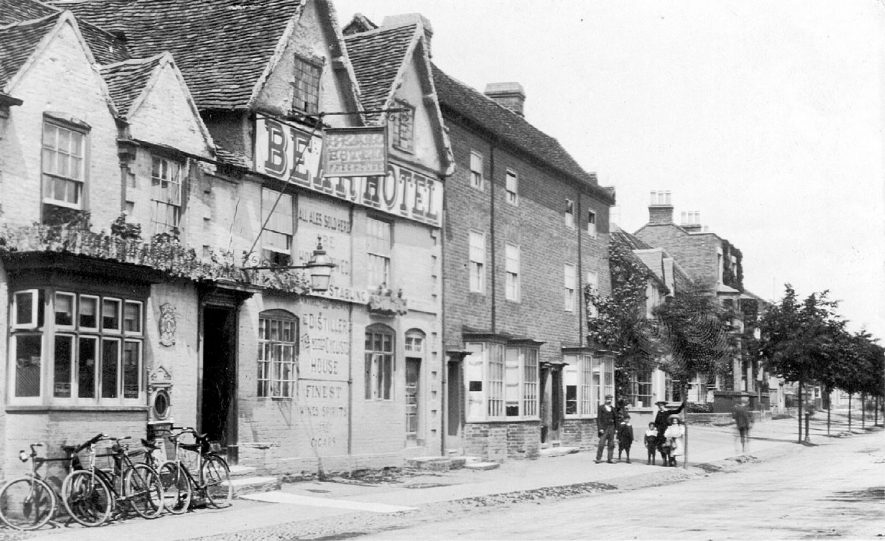 The Bear Hotel, High Street, Henley in Arden.  1900s |  IMAGE LOCATION: (Warwickshire County Record Office)