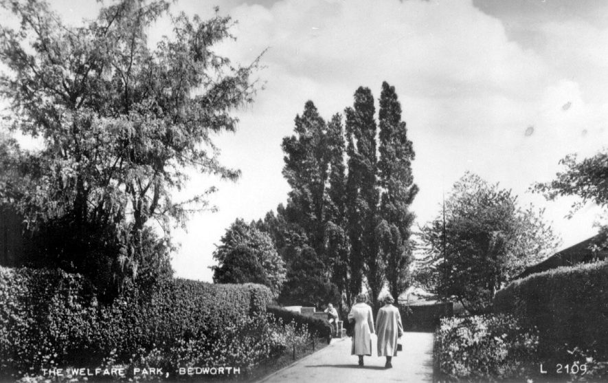 Miners' Welfare Park, Bedworth.  1930s |  IMAGE LOCATION: (Warwickshire County Record Office)