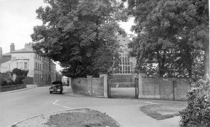 Queen Elizabeth Grammar School entrance, Atherstone.  1950s |  IMAGE LOCATION: (Warwickshire County Record Office)