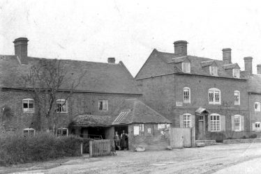 Alderminster.  Cottages and houses