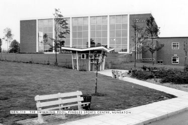 Nuneaton.  Pingles Sports centre, swimming pool