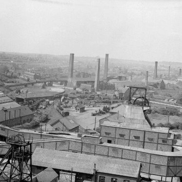 Griff No. 4 colliery, Heath End Road, Nuneaton.  View from colliery tip.  1950 |  IMAGE LOCATION: (Warwickshire County Record Office)