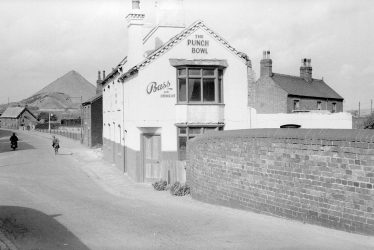 Nuneaton.  Punch Bowl Inn