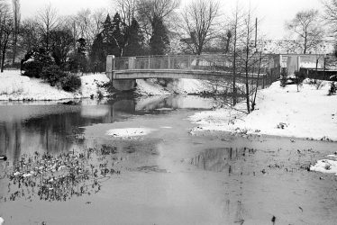 Nuneaton.  Riversley Park, new bridge over River Anker