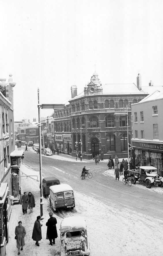 Nuneaton Market Place after snowfall.  1952 |  IMAGE LOCATION: (Warwickshire County Record Office)