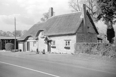 Ladbroke.  A thatched cottage