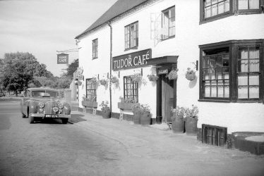 Dunchurch.  Tudor Cafe