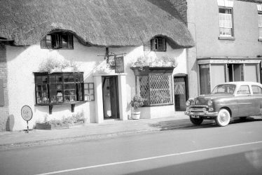 Dunchurch.  Old Thatched Cottage Cafe