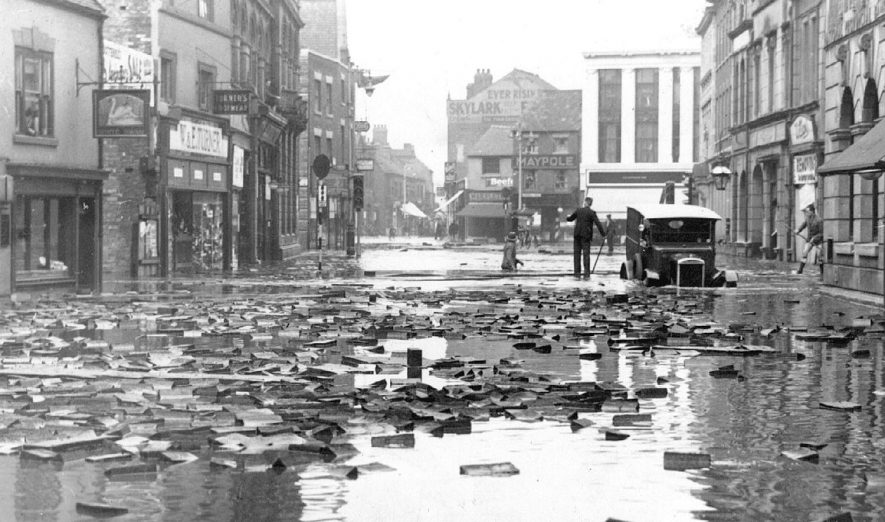 Market Place, Nuneaton after the floods in 1932. |  IMAGE LOCATION: (Nuneaton Library)