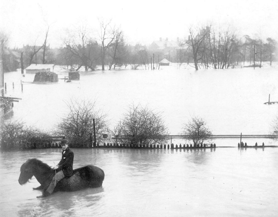Flooding near Nuneaton.  1900 |  IMAGE LOCATION: (Nuneaton Library)