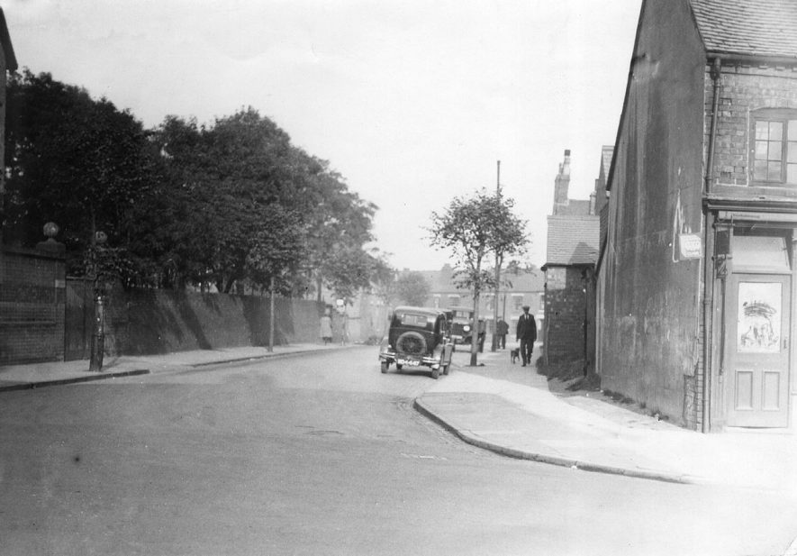 Newtown Road/Abbey Street before demolition of buildings (right) and road widening, Nuneaton.  1930s |  IMAGE LOCATION: (Nuneaton Library)