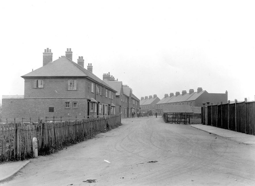 St Mary's Road, Nuneaton.  1928 |  IMAGE LOCATION: (Nuneaton Library)