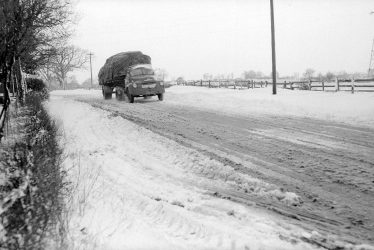 Bramcote.  Lorry approaching Bramcote Hill