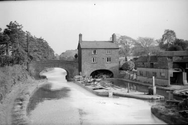 Hartshill.  Canal