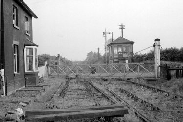 Willey.  Watling Street, level crossing