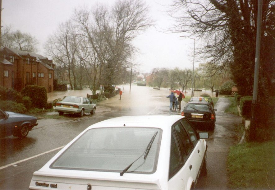 Flooding at Southam.  10 April 1998 |  IMAGE LOCATION: (Southam Library)
