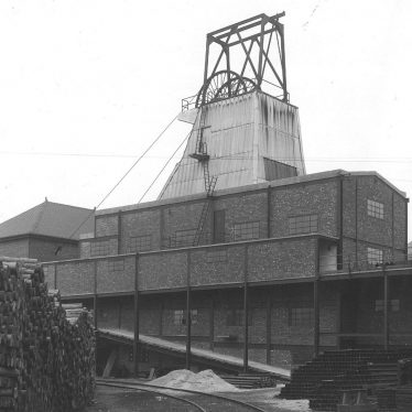 Concrete headgear showing the pit top.  1946 |  IMAGE LOCATION: (Warwickshire County Record Office)
