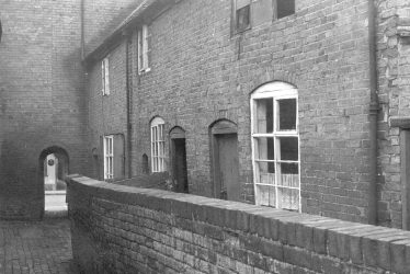 Atherstone.  Long Street, no 28