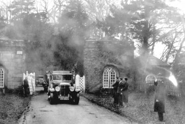 Arbury.  Newdegate family leaving Arbury Park in a car