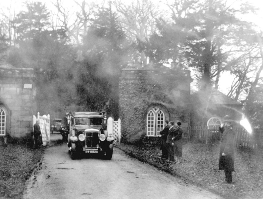 The Newdegate family leaving Arbury Park in a car by Griff Gate?  1930s
[This may possibly have been on the occasion of the visit of the then Prince of Wales in 1934/5] |  IMAGE LOCATION: (Warwickshire Museums. Photographic Collections.)