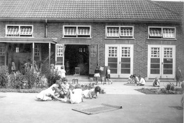 Hartshill.  Infants School