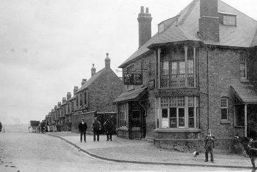 Chapel End.  New Inn and Bucks Hill