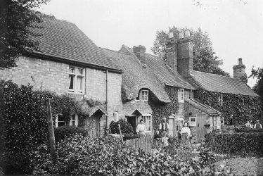Ashorne.  Cottages and their occupants