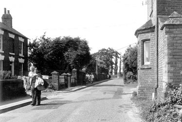 Warwick.  Lakin Road