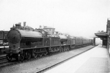 Shilton.  L.N.W.R. 4-6-0 "Renown" express train