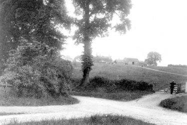 Cubbington.  Hill Farm, entrance