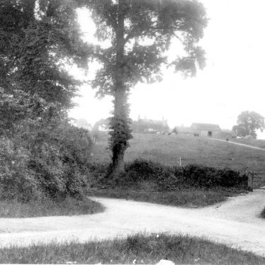Cubbington.  Hill Farm, entrance