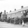 Hunningham.  Elm Farm Cottages