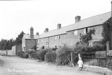 Hunningham.  Elm Farm Cottages