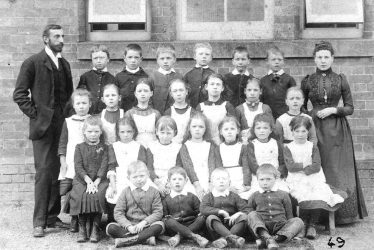 Hunningham.  Group of schoolchildren
