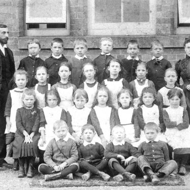 Hunningham.  Group of schoolchildren