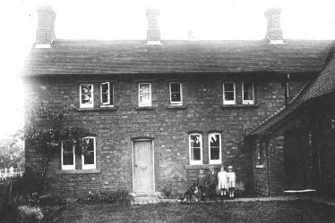 Hunningham.  Children outside a house