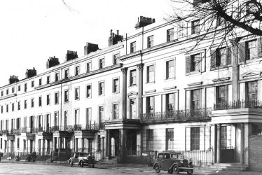 Leamington Spa.  Clarendon Square, north side