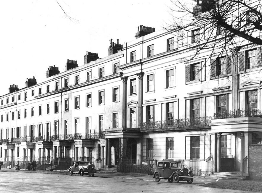 North side of Clarendon Square, Leamington Spa.  1940s |  IMAGE LOCATION: (Warwickshire Museums. Photographic Collections.)