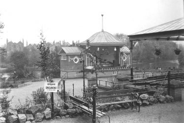 Leamington Spa.  Jephson Gardens, bandstand