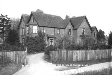 Hunningham.  Bridge House