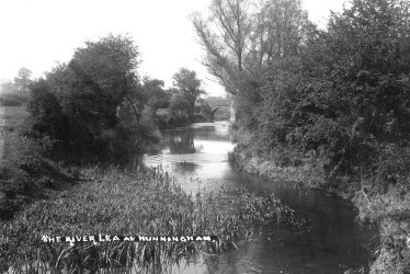 Hunningham.  River Leam