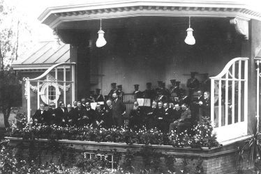 Leamington Spa.  Jephson Gardens, bandstand